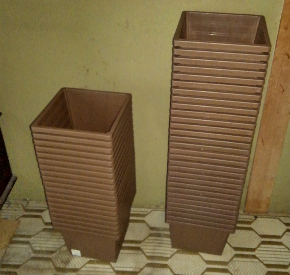 ダイソーの正方形プランター